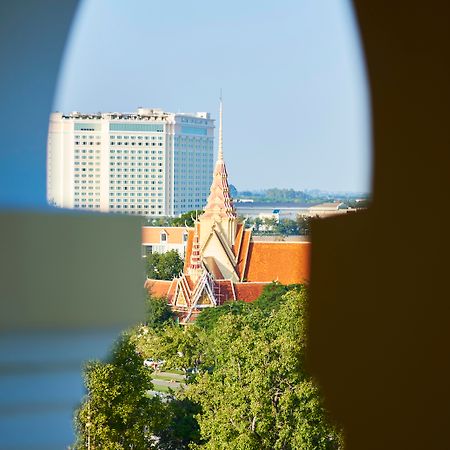 Palace Gate Hotel & Residence By Ehm Phnom Penh Exterior foto