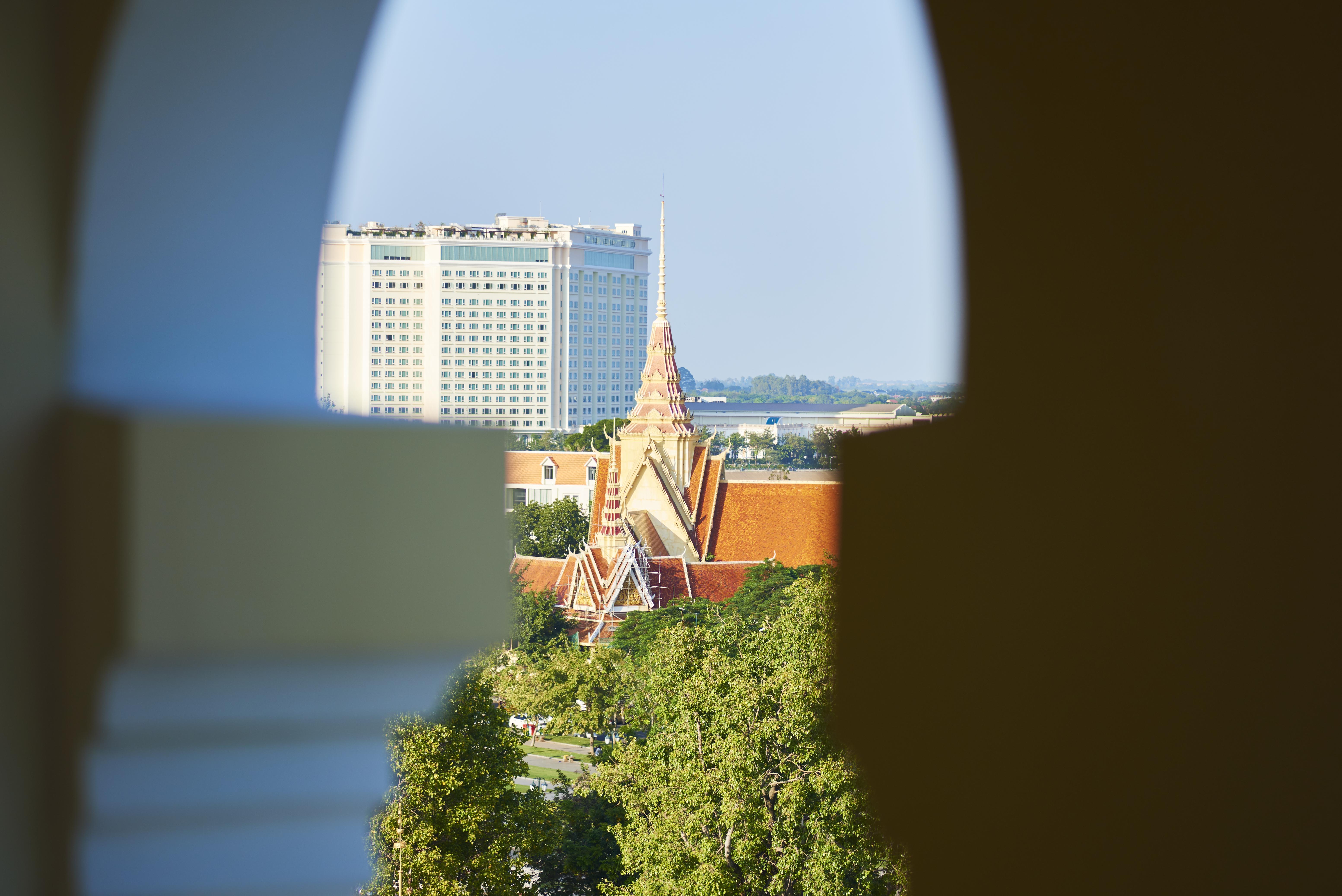 Palace Gate Hotel & Residence By Ehm Phnom Penh Exterior foto